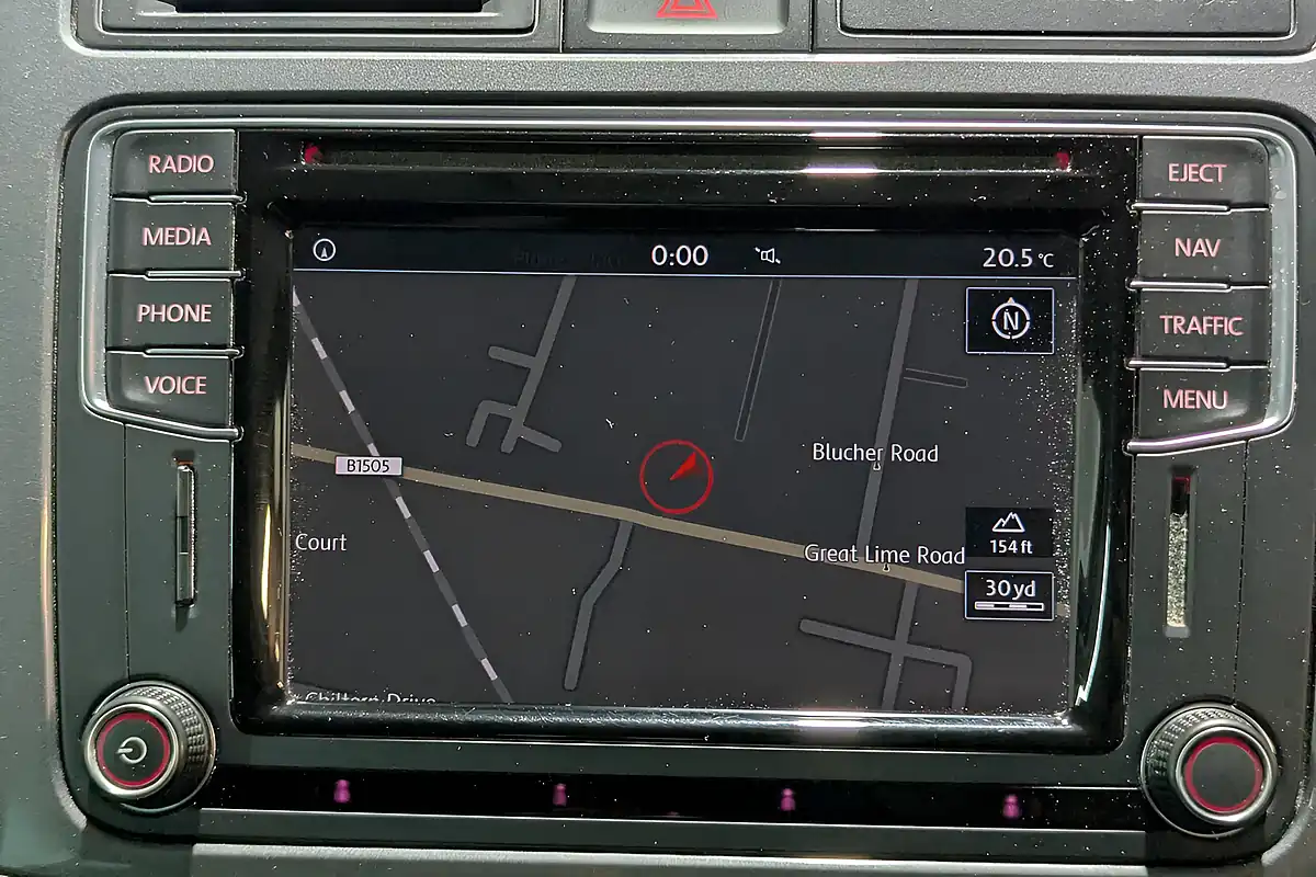 Used 2015 Volkswagen Tiguan Bluemotion Tech Match White - Interior and Exterior details 3