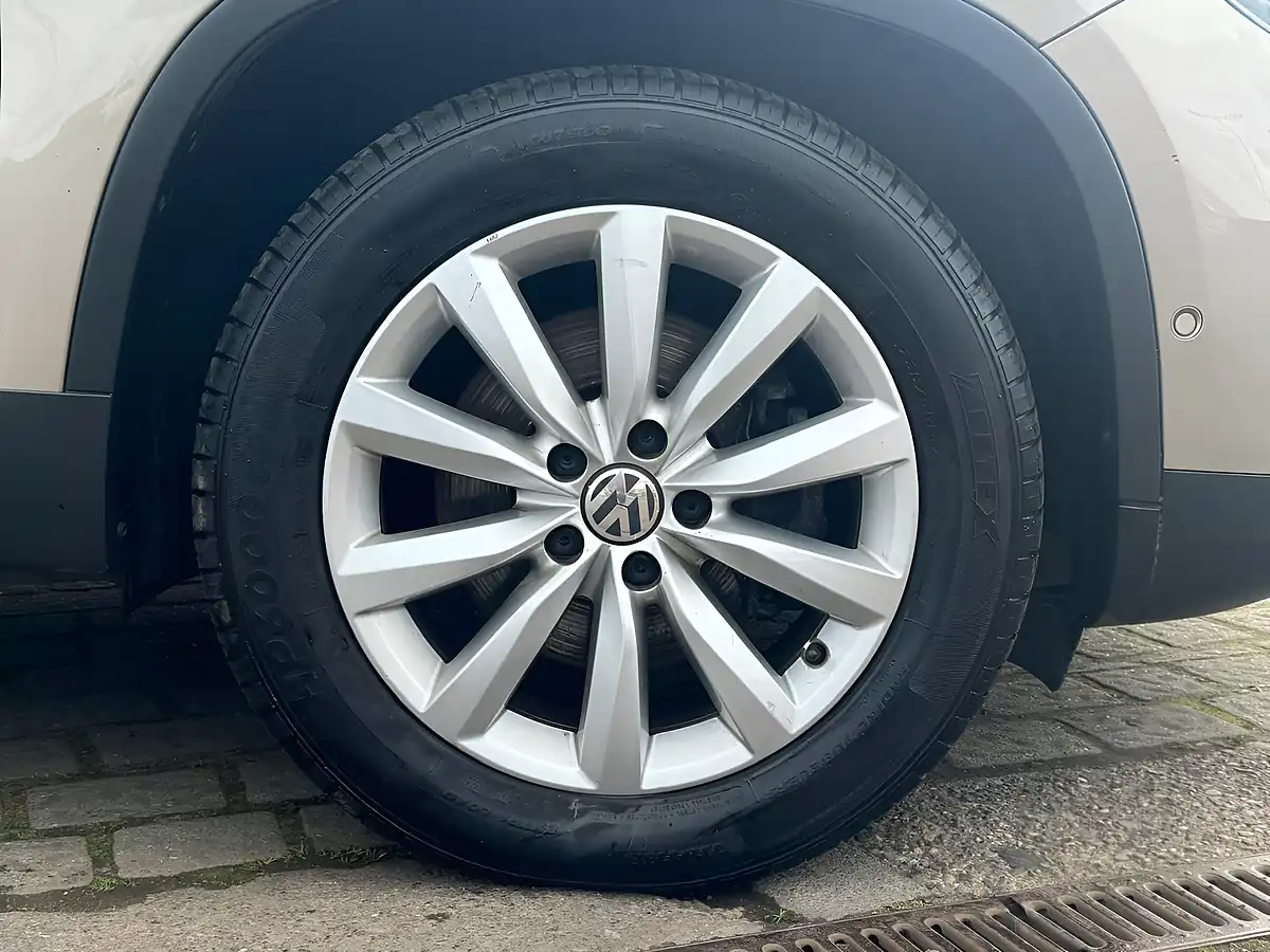 Used 2015 Volkswagen Tiguan Match Beige - Interior and Exterior details 18