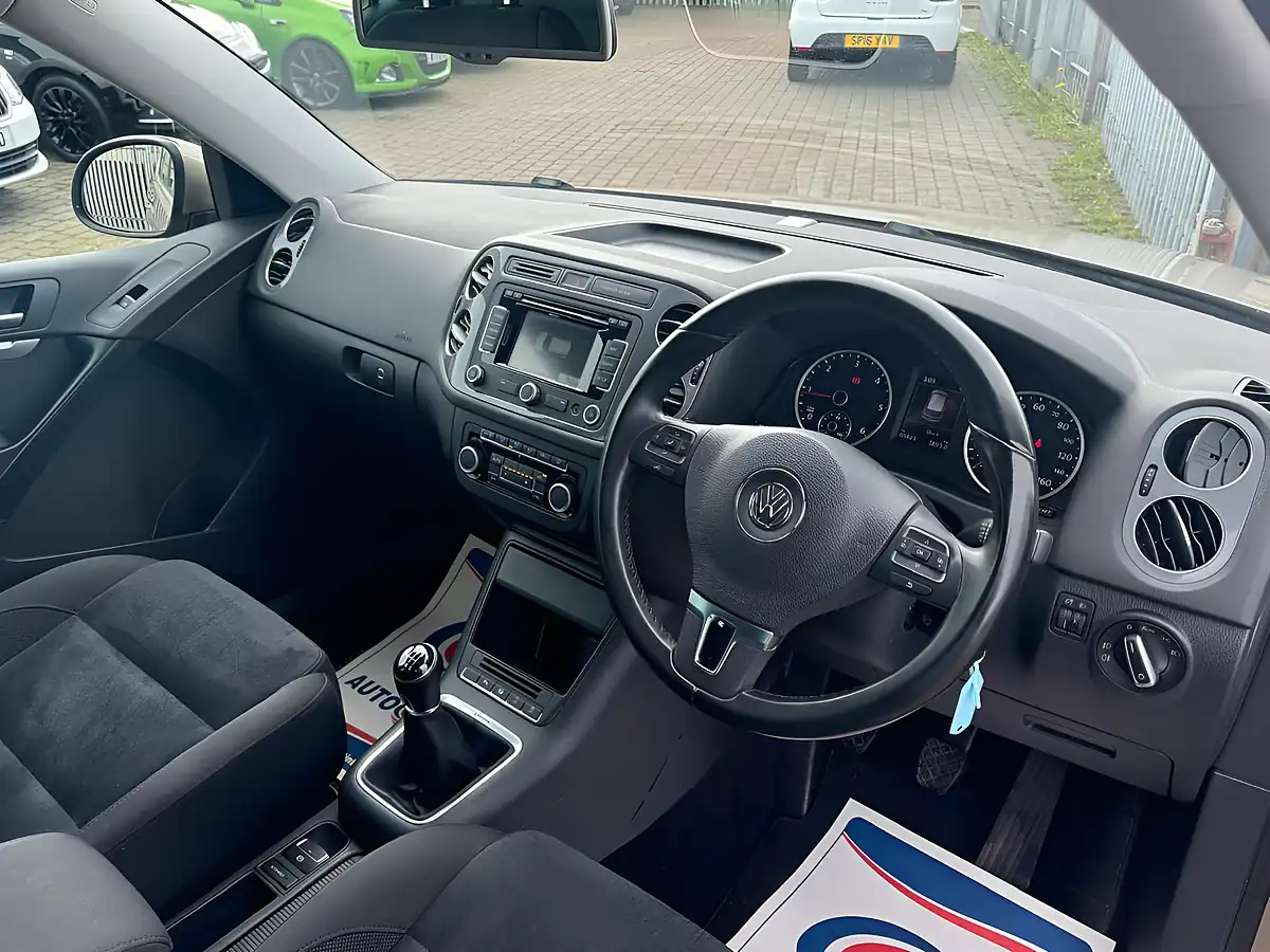 Used 2015 Volkswagen Tiguan Match Beige - Interior and Exterior details 7
