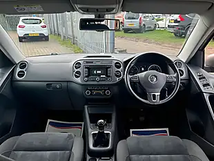 Used 2015 Volkswagen Tiguan Match Beige - Interior and Exterior details 9