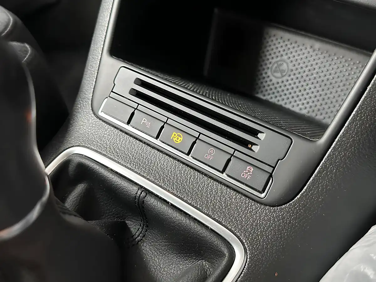 Used 2015 Volkswagen Tiguan Match Black - Interior and Exterior details 16