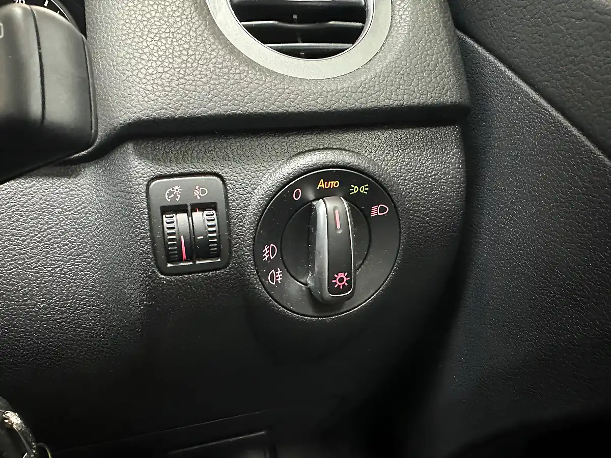 Used 2015 Volkswagen Tiguan Match Black - Interior and Exterior details 18