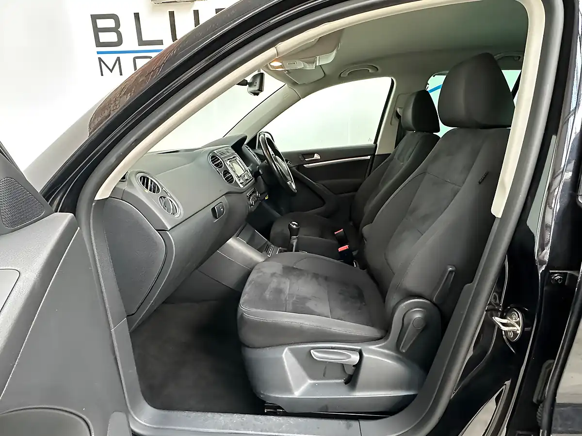Used 2015 Volkswagen Tiguan Match Black - Interior and Exterior details 9
