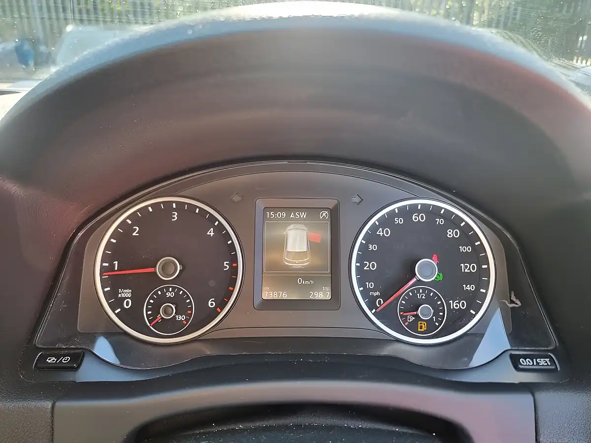 Used 2015 Volkswagen Tiguan Match Black - Interior and Exterior details 9