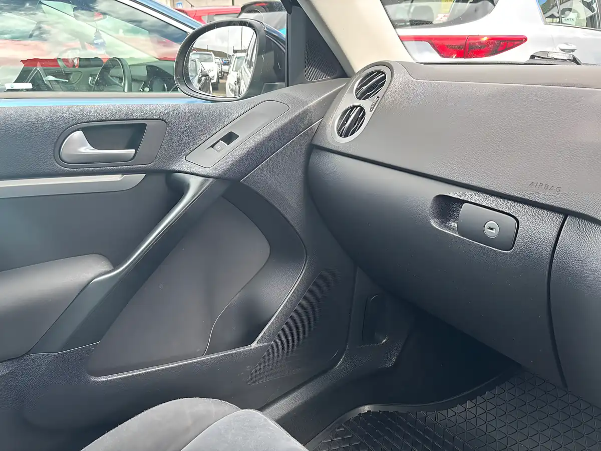 Used 2015 Volkswagen Tiguan Match Edition Black - Interior and Exterior details 8