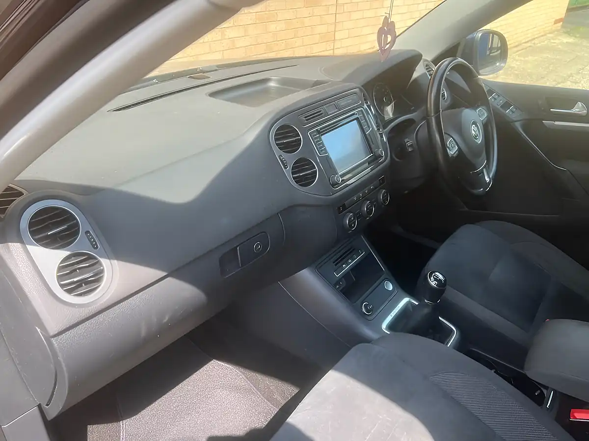 Used 2015 Volkswagen Tiguan Match Edition Blue - Interior and Exterior details 8