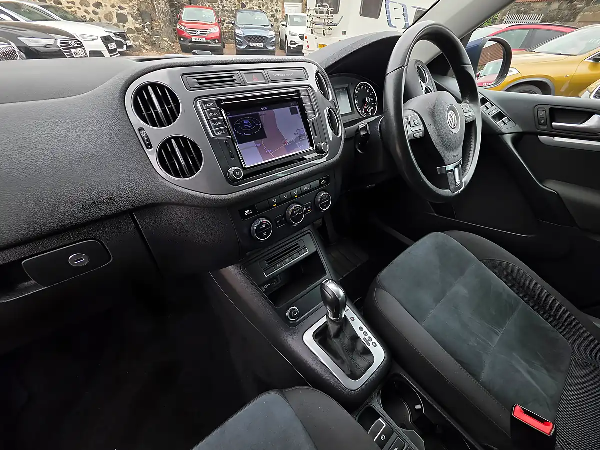 Used 2015 Volkswagen Tiguan Match Edition Blue - Interior and Exterior details 11