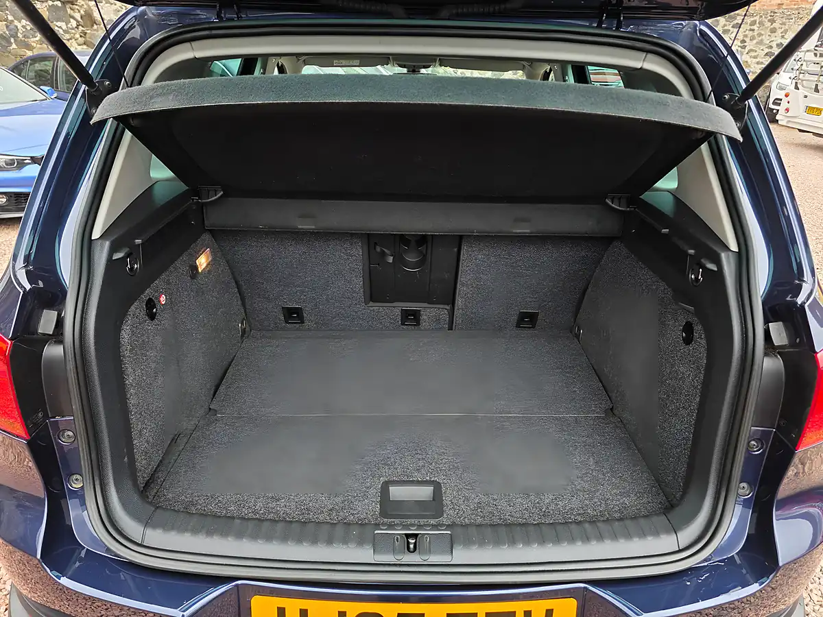 Used 2015 Volkswagen Tiguan Match Edition Blue - Interior and Exterior details 13