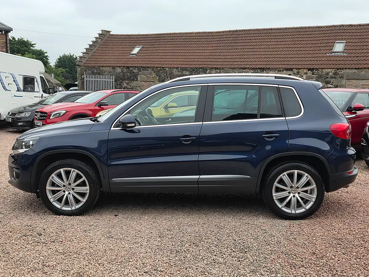 Used 2015 Volkswagen Tiguan Match Edition Blue - Interior and Exterior details 14