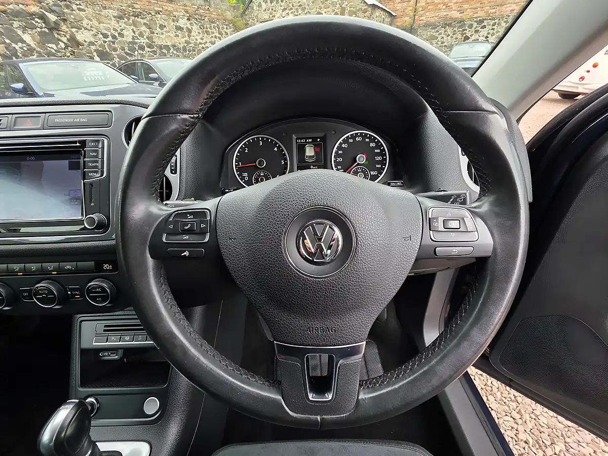 Used 2015 Volkswagen Tiguan Match Edition Blue - Interior and Exterior details 9