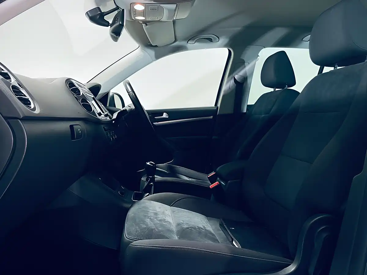Used 2015 Volkswagen Tiguan Match Edition Grey - Interior and Exterior details 6