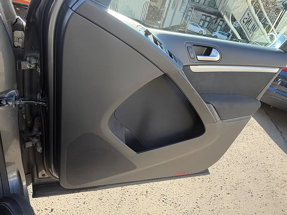 Used 2015 Volkswagen Tiguan Match Edition Grey - Interior and Exterior details 8
