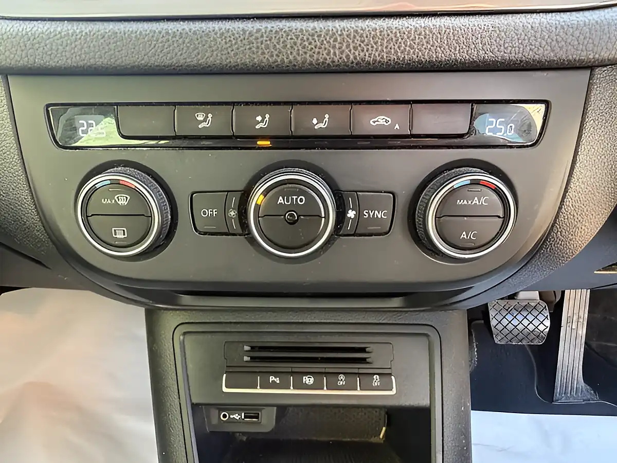 Used 2015 Volkswagen Tiguan Match Edition Grey - Interior and Exterior details 9