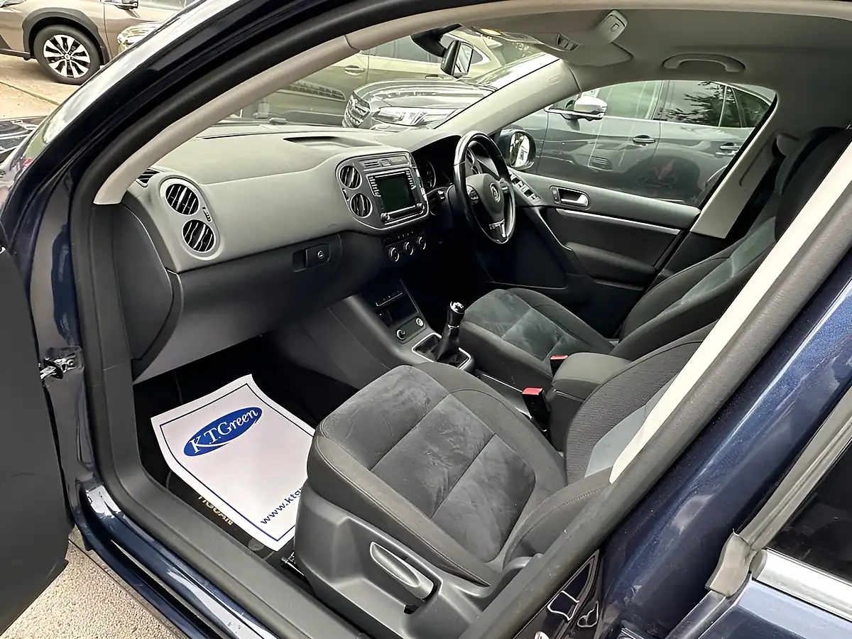 Used 2015 Volkswagen Tiguan Match Edition Night Blue - Interior and Exterior details 10