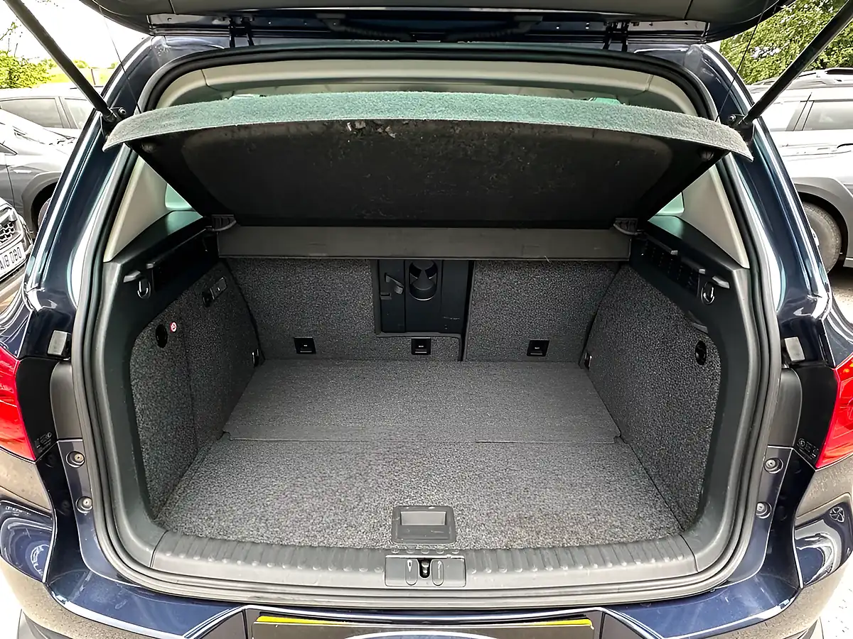 Used 2015 Volkswagen Tiguan Match Edition Night Blue - Interior and Exterior details 17