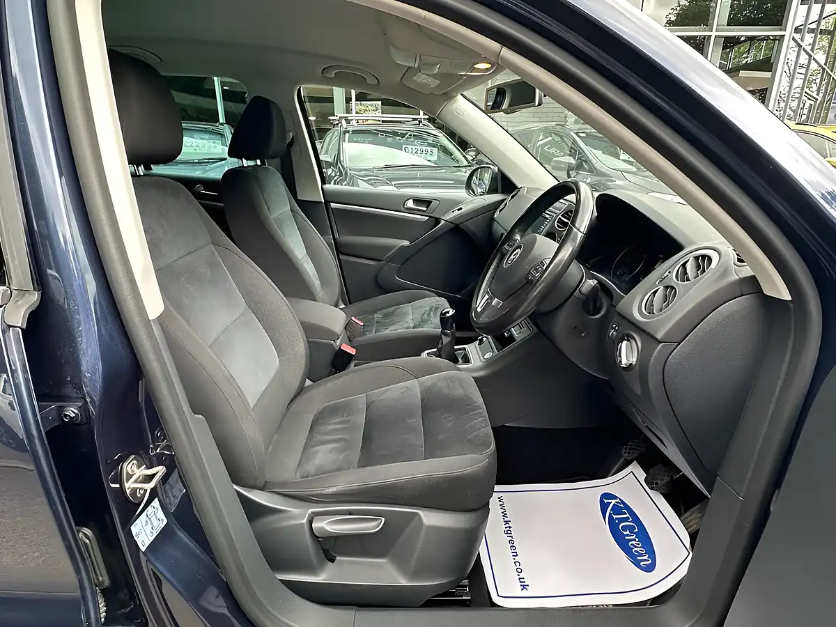 Used 2015 Volkswagen Tiguan Match Edition Night Blue - Interior and Exterior details 7