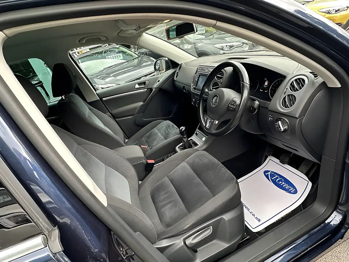 Used 2015 Volkswagen Tiguan Match Edition Night Blue - Interior and Exterior details 8