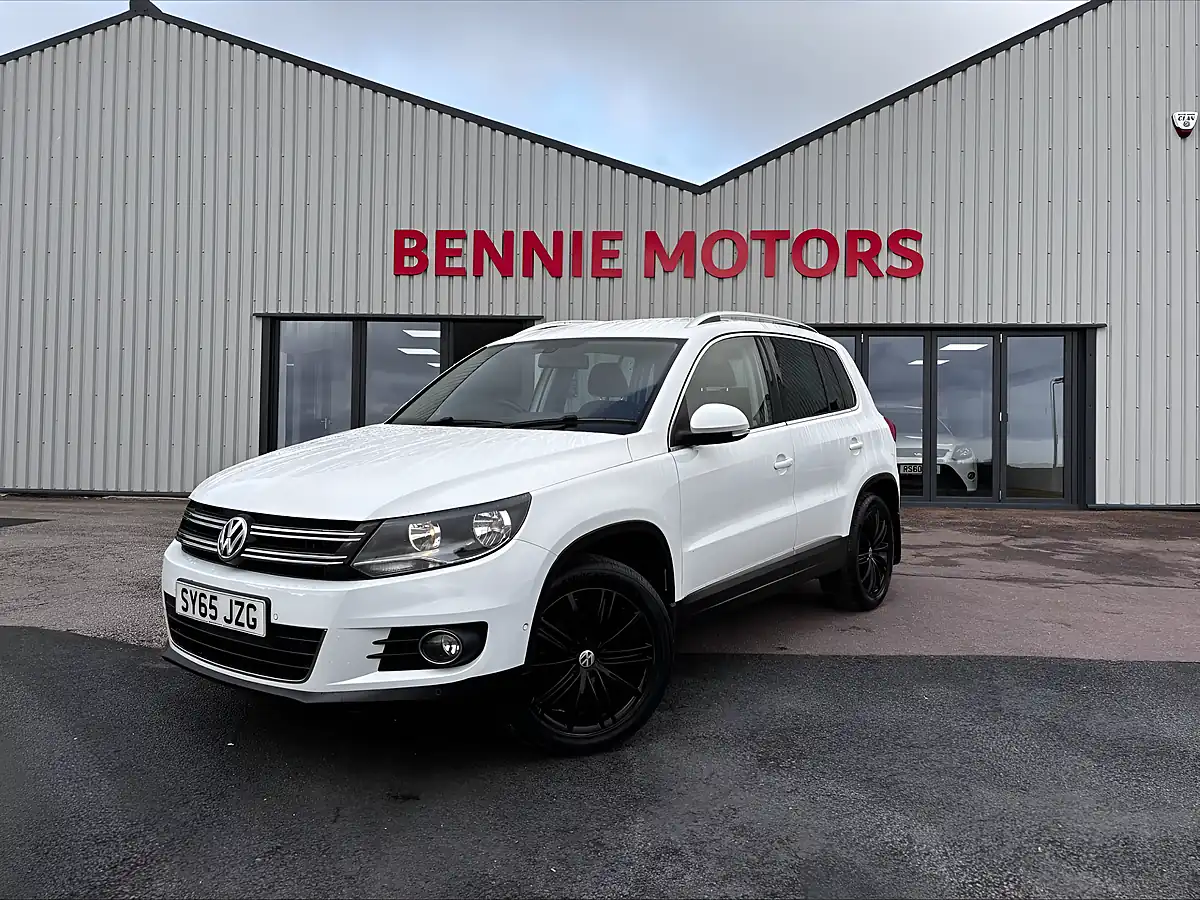 Used 2015 Volkswagen Tiguan Match Edition White - Front View