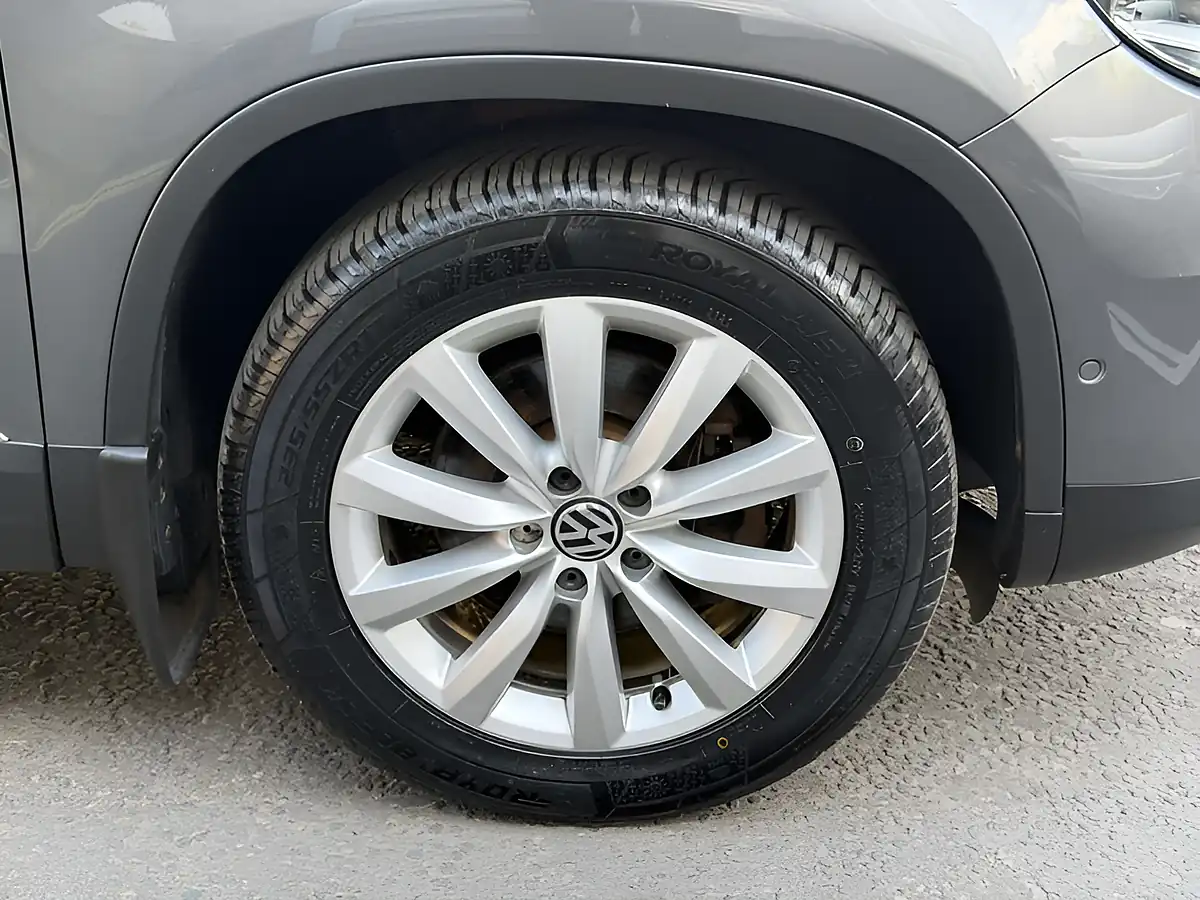 Used 2015 Volkswagen Tiguan Match Grey - Interior and Exterior details 11