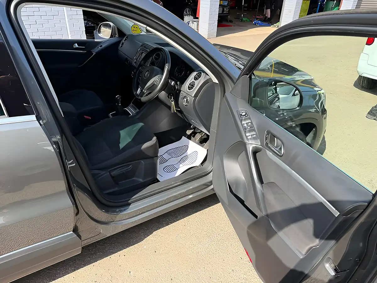 Used 2015 Volkswagen Tiguan Match Grey - Interior and Exterior details 13