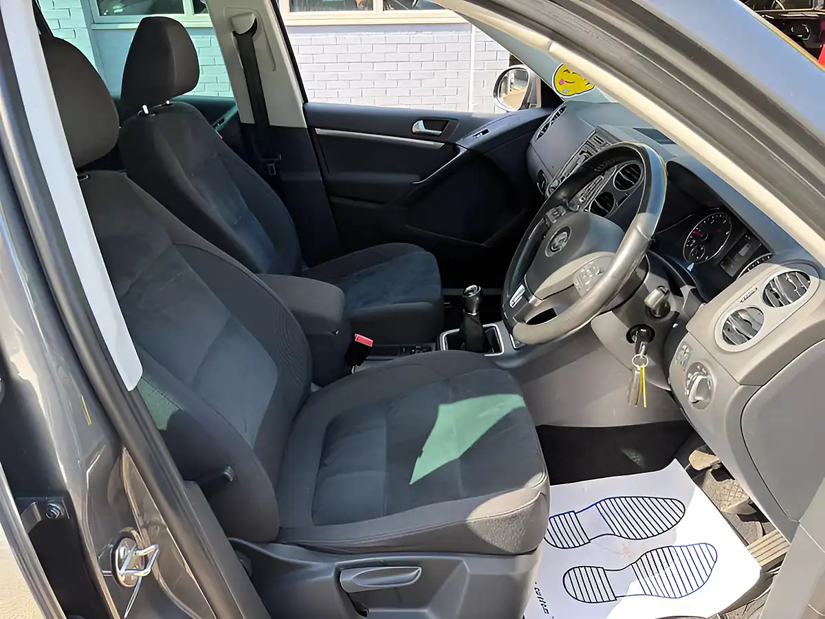 Used 2015 Volkswagen Tiguan Match Grey - Interior and Exterior details 14