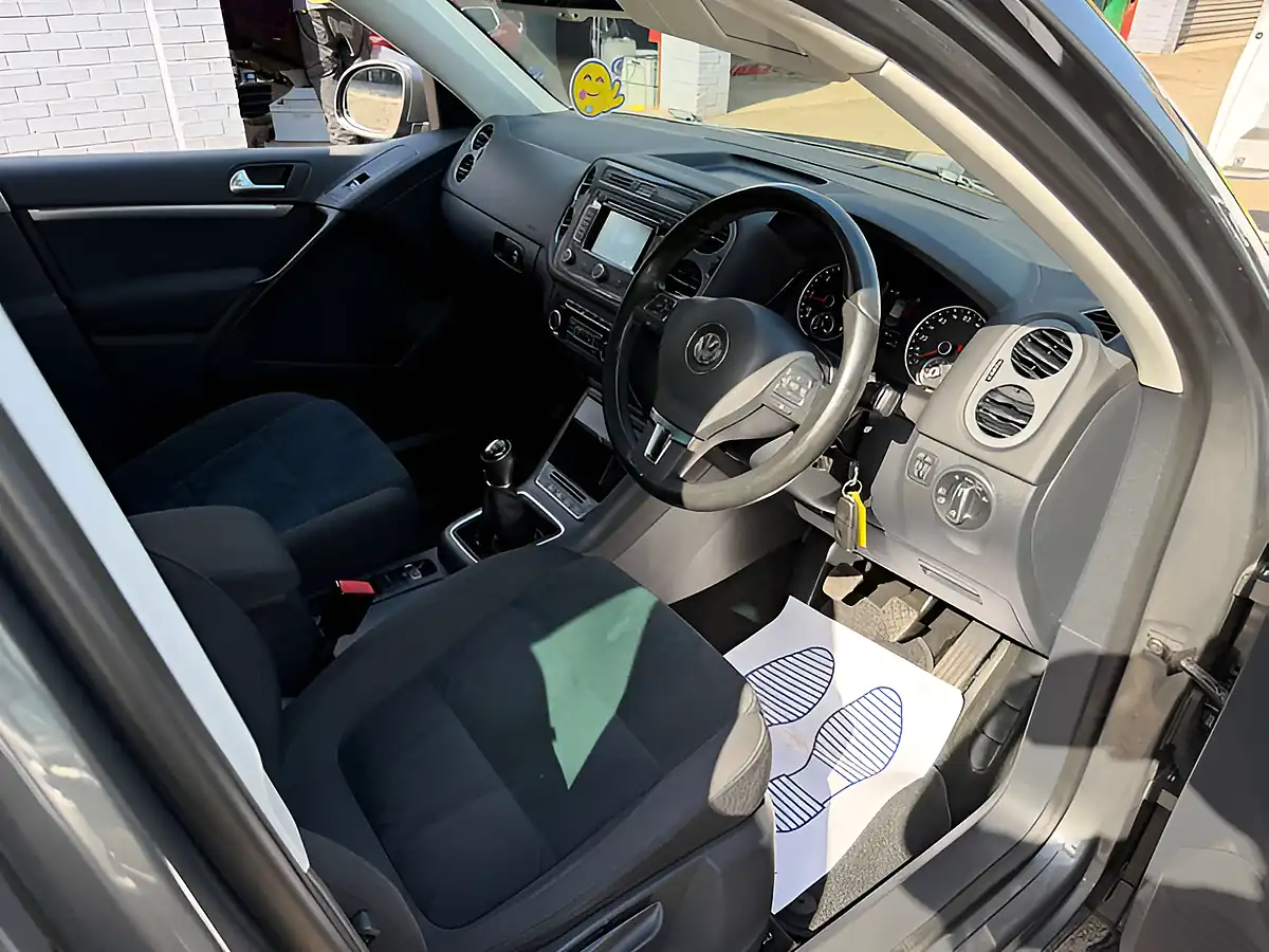 Used 2015 Volkswagen Tiguan Match Grey - Interior and Exterior details 15
