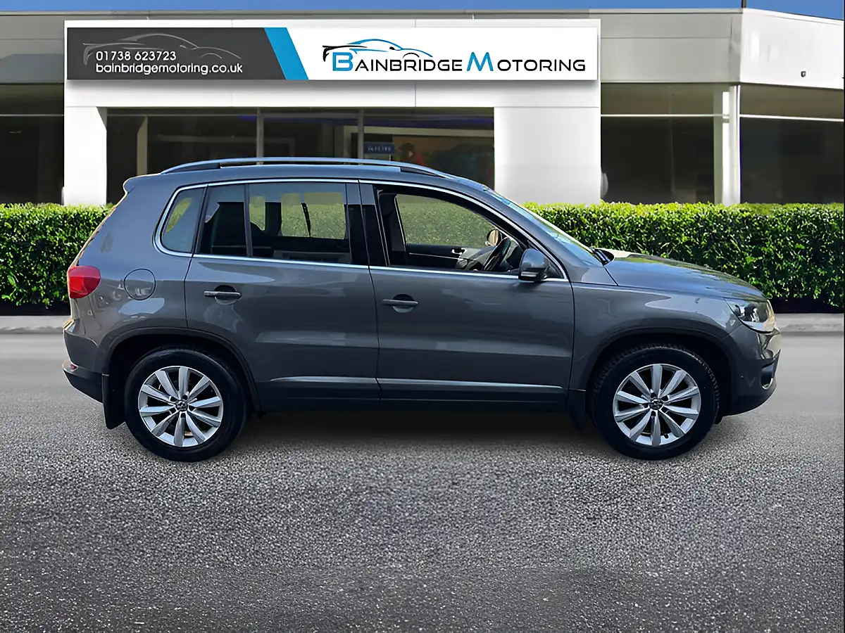 Used 2015 Volkswagen Tiguan Match Grey - Interior and Exterior details 2