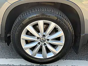 Used 2015 Volkswagen Tiguan Match Grey - Interior and Exterior details 9