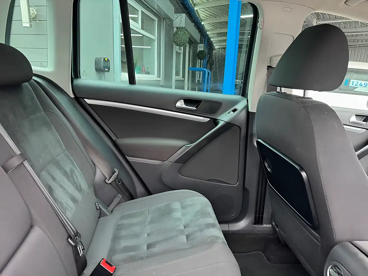 Used 2015 Volkswagen Tiguan Match Grey - Interior and Exterior details 18