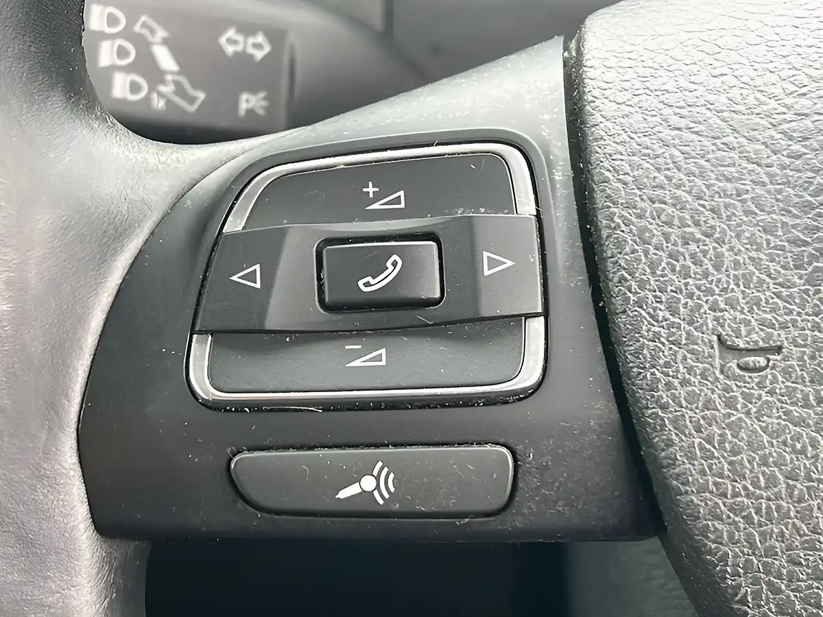 Used 2015 Volkswagen Tiguan Match Pure White - Interior and Exterior details 14