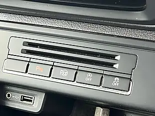 Used 2015 Volkswagen Tiguan Match Pure White - Interior and Exterior details 17