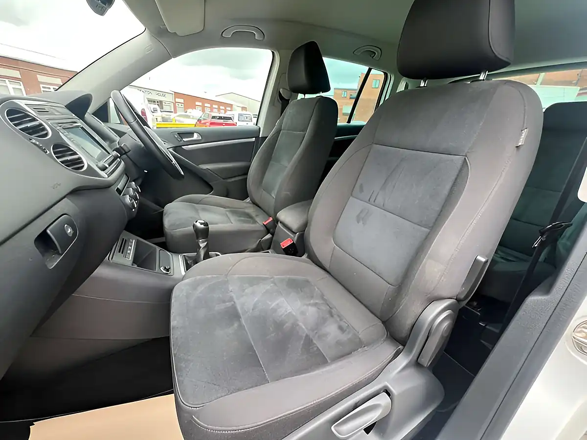 Used 2015 Volkswagen Tiguan Match Pure White - Interior and Exterior details 20