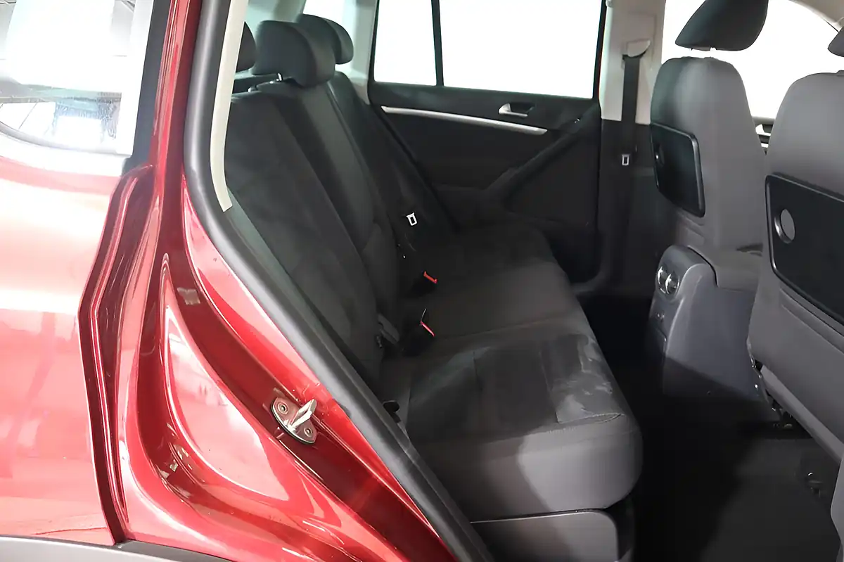 Used 2015 Volkswagen Tiguan Match Red - Interior and Exterior details 13