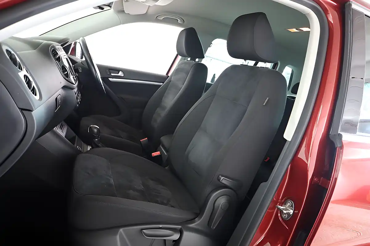 Used 2015 Volkswagen Tiguan Match Red - Interior and Exterior details 14