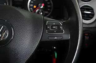 Used 2015 Volkswagen Tiguan Match Red - Interior and Exterior details 15