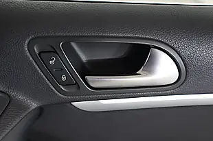 Used 2015 Volkswagen Tiguan Match Red - Interior and Exterior details 18