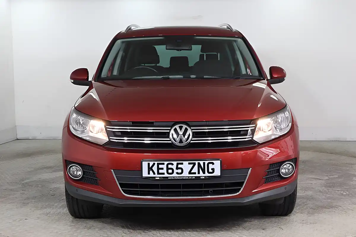 Used 2015 Volkswagen Tiguan Match Red - Interior and Exterior details 2