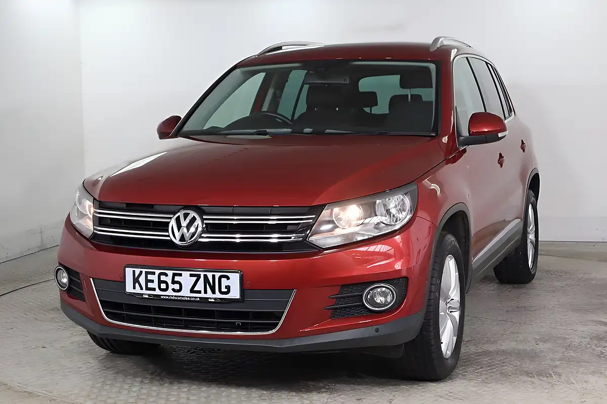 Used 2015 Volkswagen Tiguan Match Red - Interior and Exterior details 3