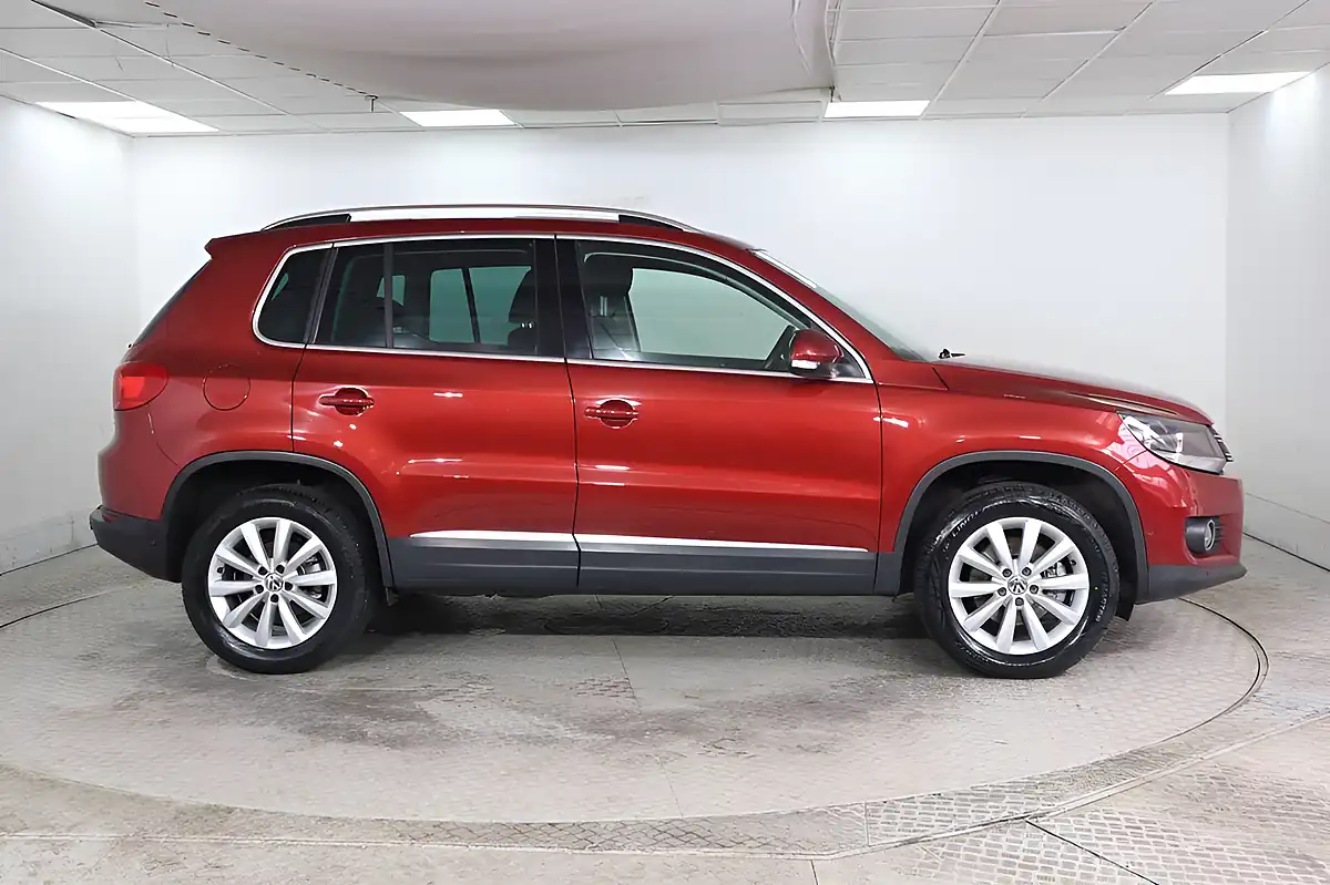 Used 2015 Volkswagen Tiguan Match Red - Interior and Exterior details 7