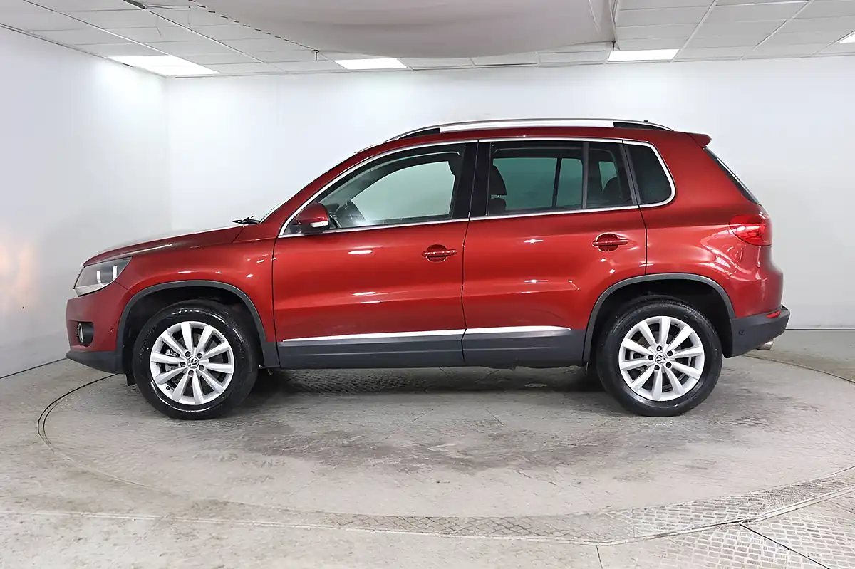 Used 2015 Volkswagen Tiguan Match Red - Interior and Exterior details 8