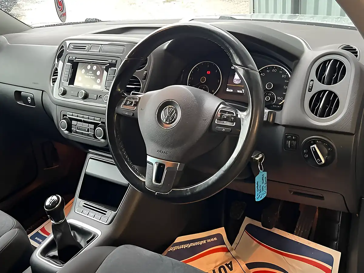Used 2015 Volkswagen Tiguan Match Silver - Interior and Exterior details 17
