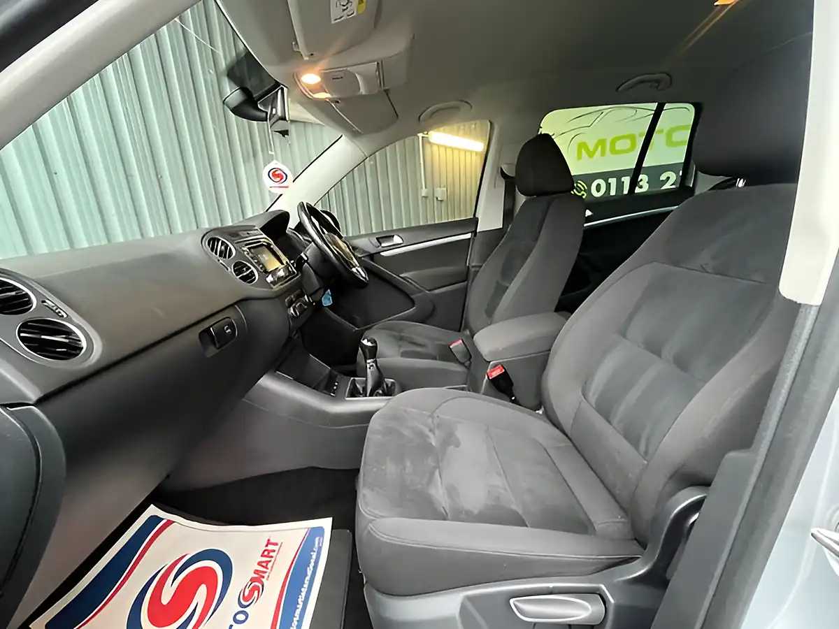 Used 2015 Volkswagen Tiguan Match Silver - Interior and Exterior details 18