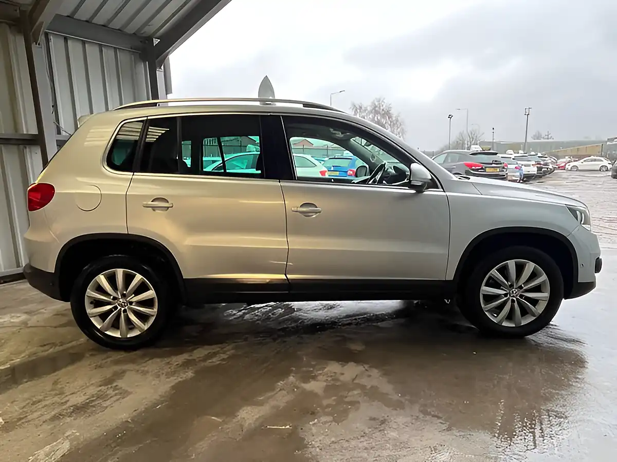 Used 2015 Volkswagen Tiguan Match Silver - Interior and Exterior details 8