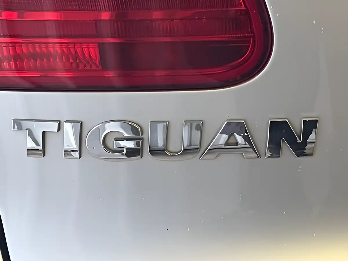 Used 2015 Volkswagen Tiguan Match Silver - Interior and Exterior details 9