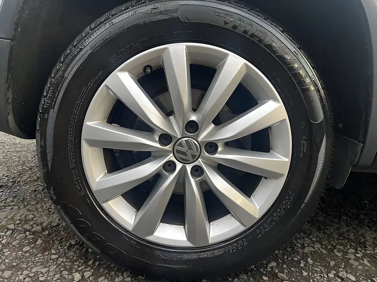 Used 2015 Volkswagen Tiguan Match Silver - Interior and Exterior details 10