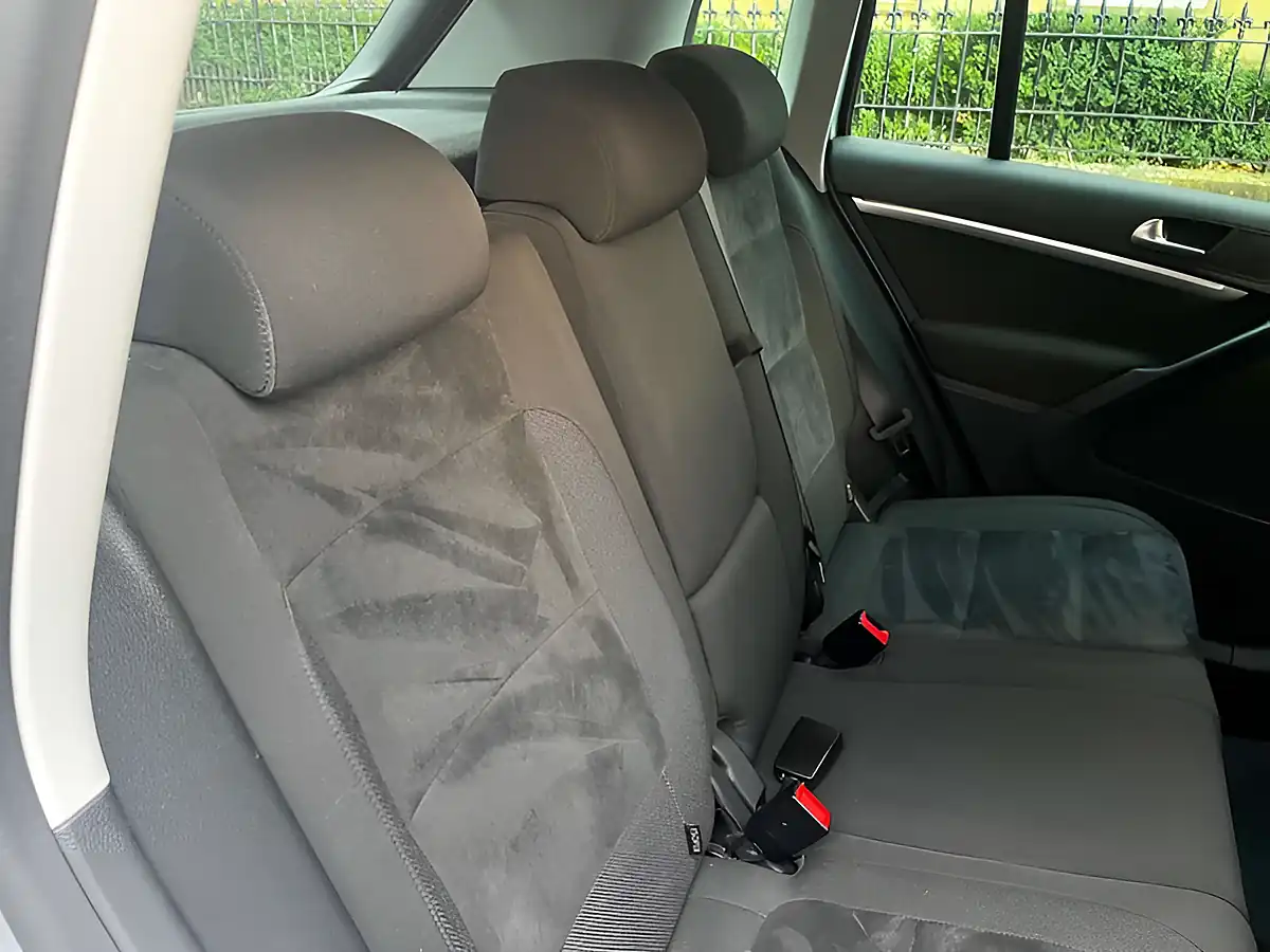 Used 2015 Volkswagen Tiguan Match Silver - Interior and Exterior details 16