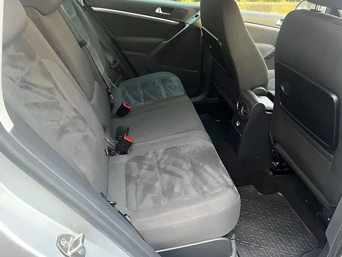 Used 2015 Volkswagen Tiguan Match Silver - Interior and Exterior details 17