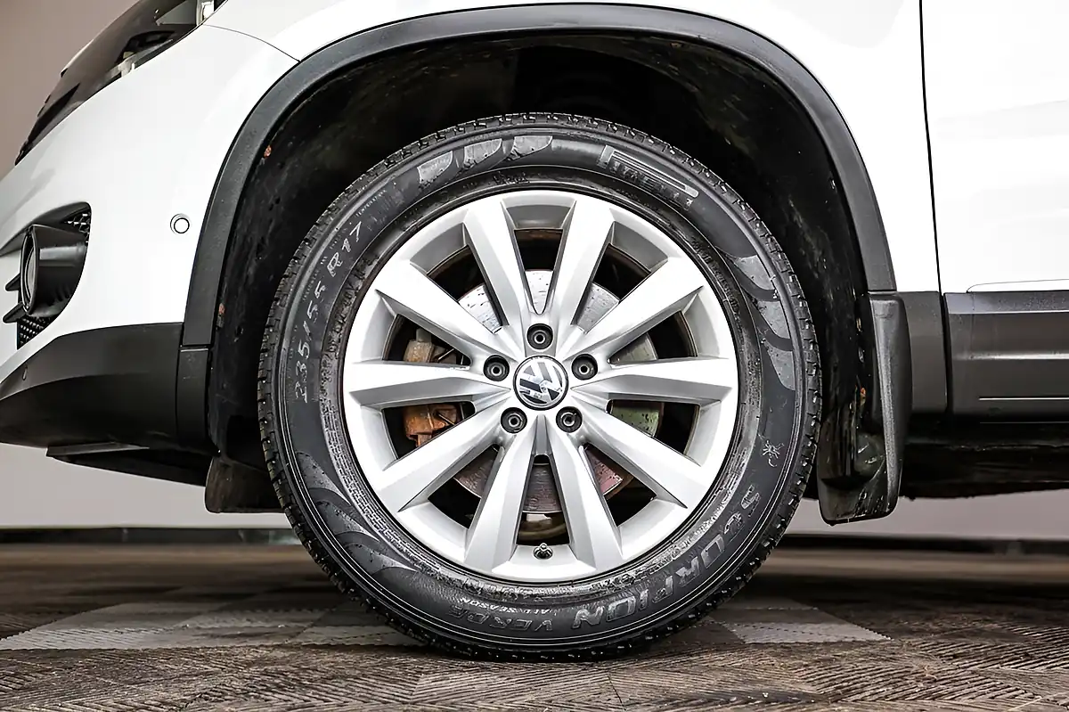 Used 2015 Volkswagen Tiguan Match White - Interior and Exterior details 15