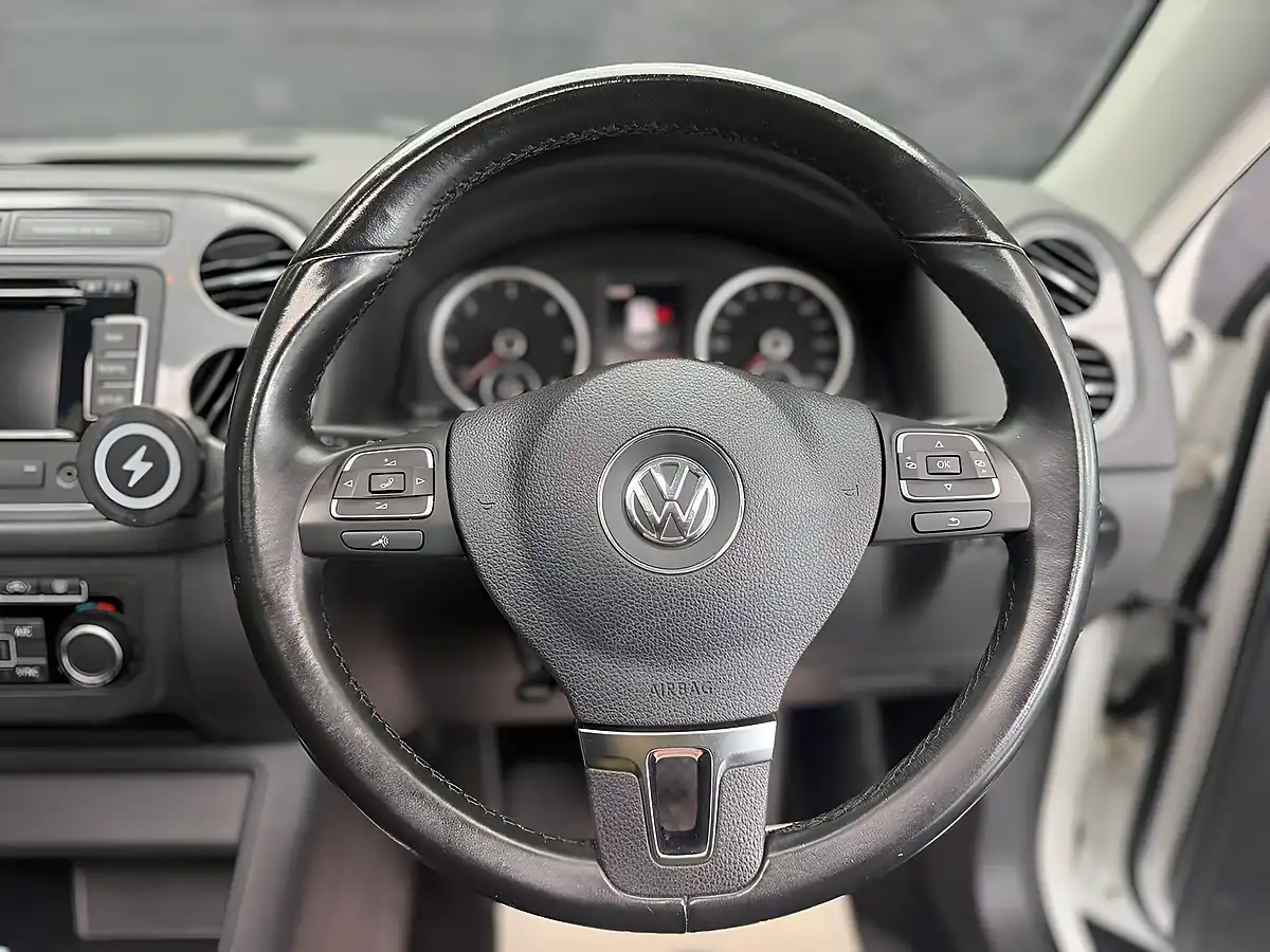 Used 2015 Volkswagen Tiguan Match White - Interior and Exterior details 12