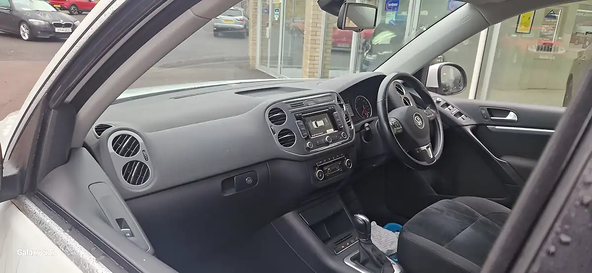 Used 2015 Volkswagen Tiguan Match White - Interior and Exterior details 11